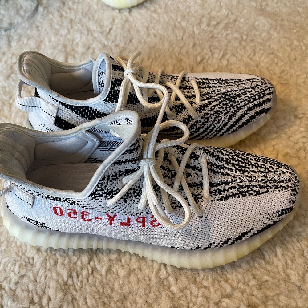 YEEZY 350 Zebra